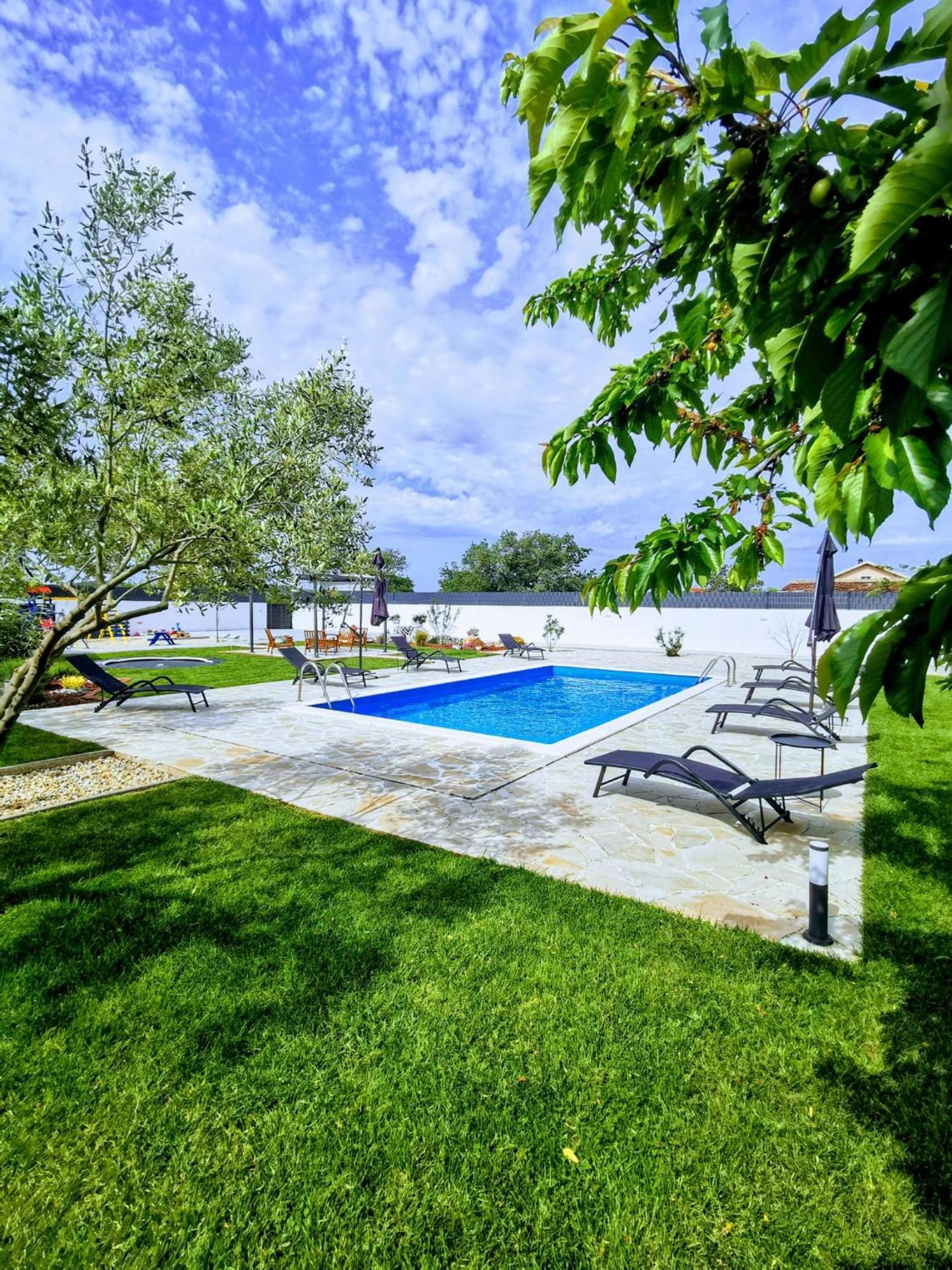Holiday Home Aprilis With Pool, Jacuzzi And Sauna Galovac  Exterior photo