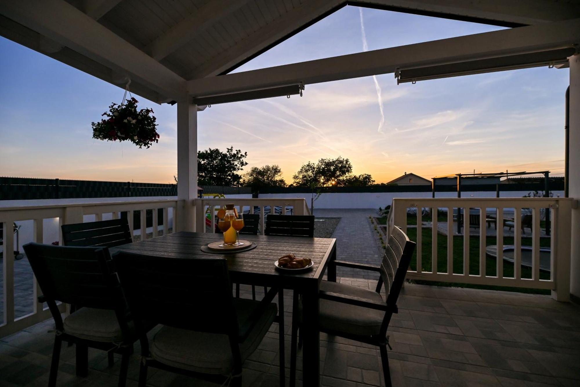Holiday Home Aprilis With Pool, Jacuzzi And Sauna Galovac  Exterior photo