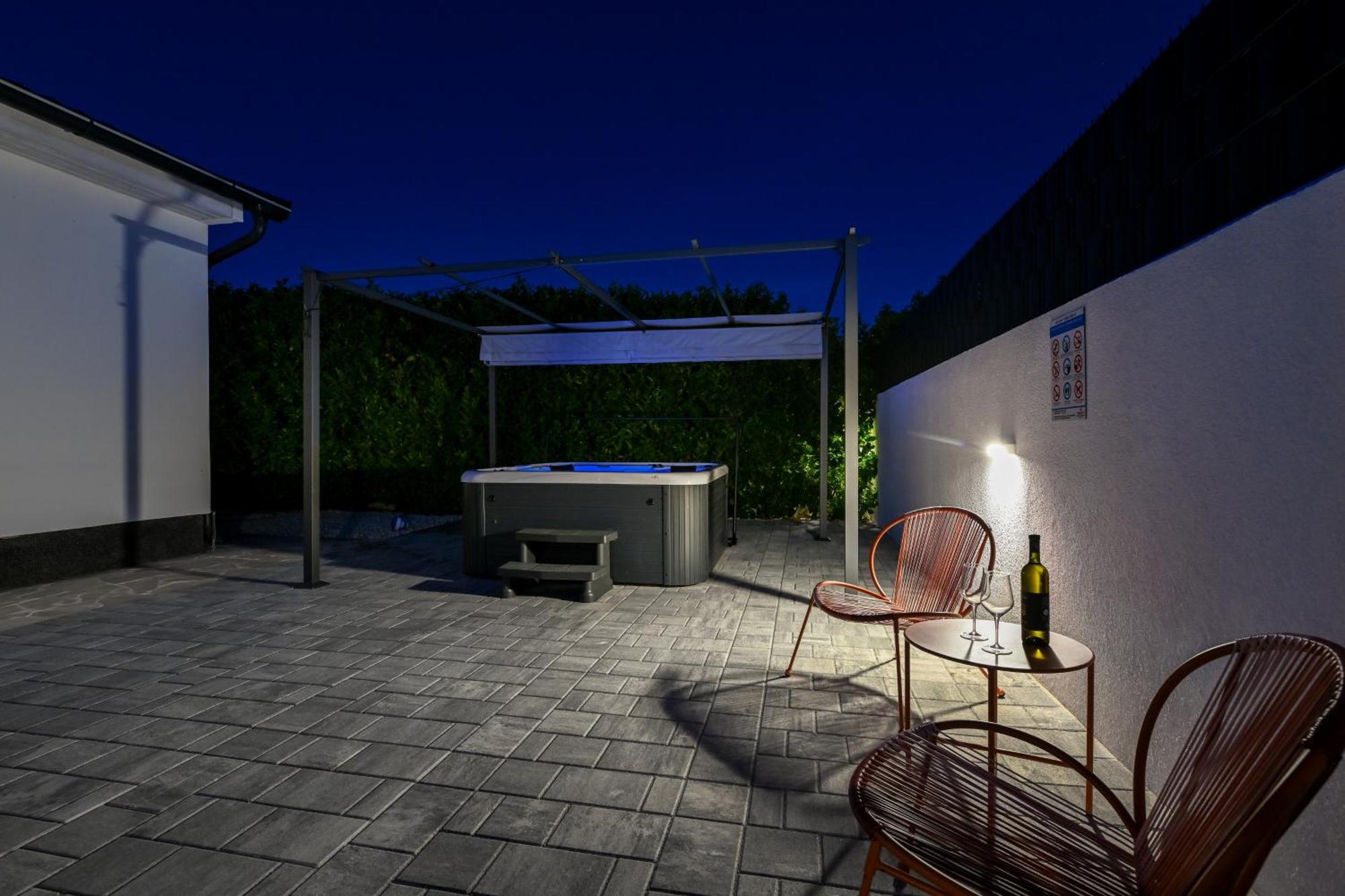 Holiday Home Aprilis With Pool, Jacuzzi And Sauna Galovac  Exterior photo