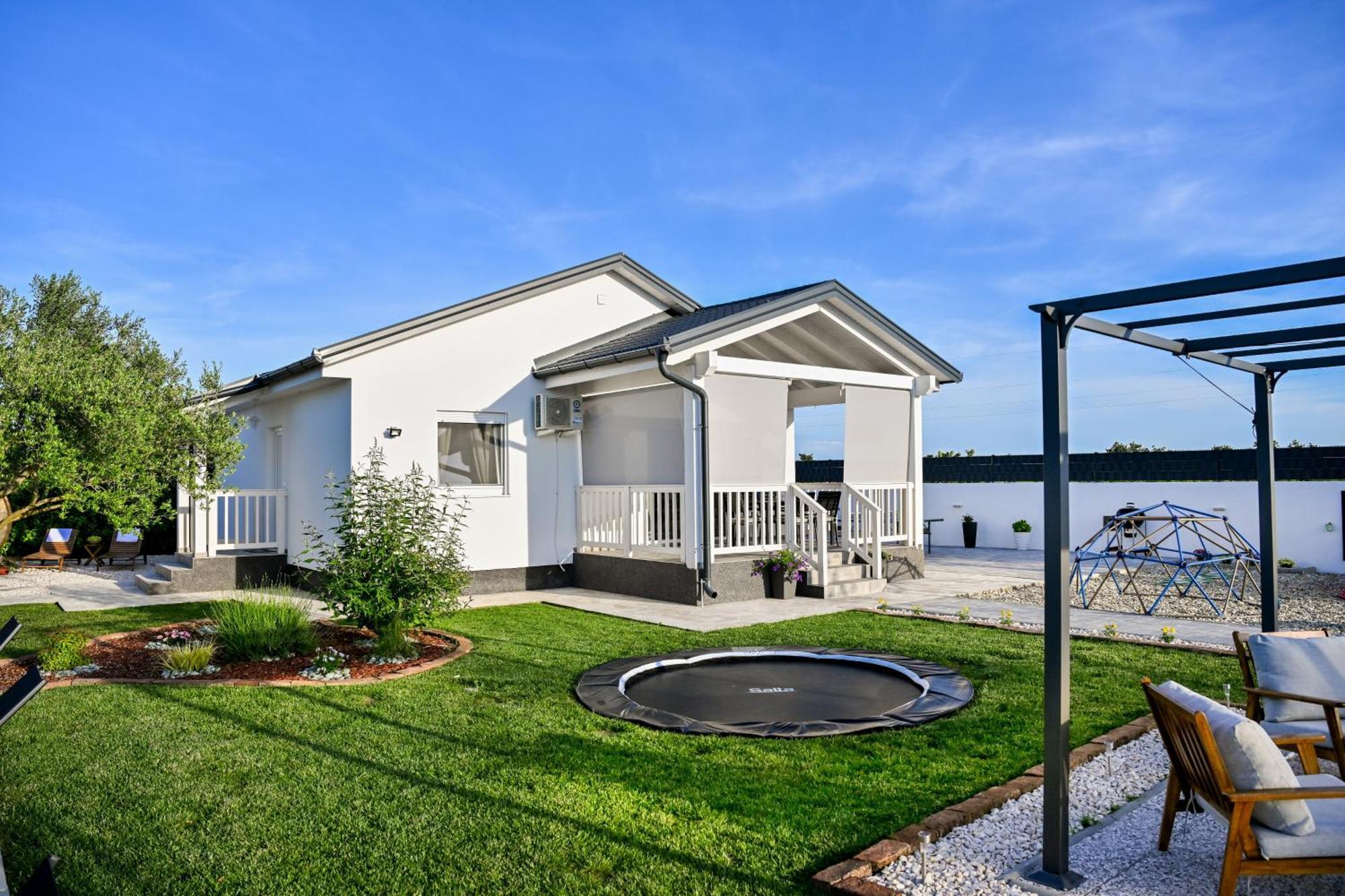 Holiday Home Aprilis With Pool, Jacuzzi And Sauna Galovac  Exterior photo