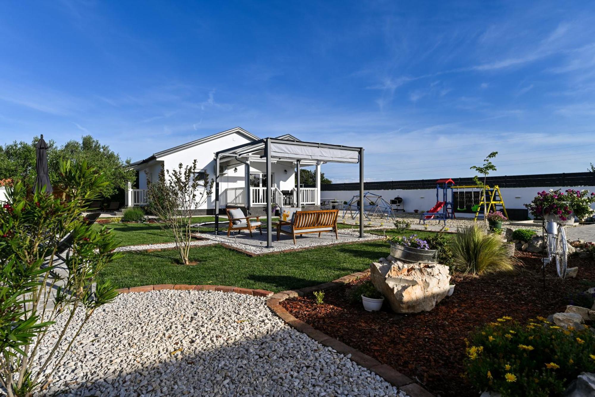 Holiday Home Aprilis With Pool, Jacuzzi And Sauna Galovac  Exterior photo